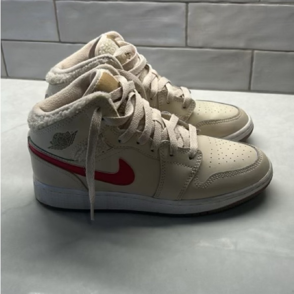 Jordan 1 mid utility